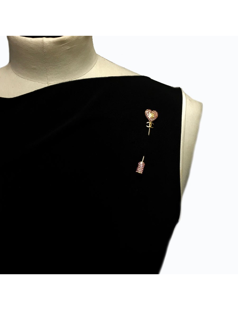 Epingle CHANEL coeur  rose avec brillants rose