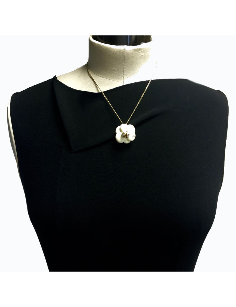Collier CHANEL camélia émaillé beige