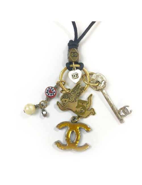 Collier CHANEL breloques et cordon noir
