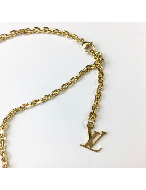 Collier LOUIS VUITTON avec une perle goutte nacrée