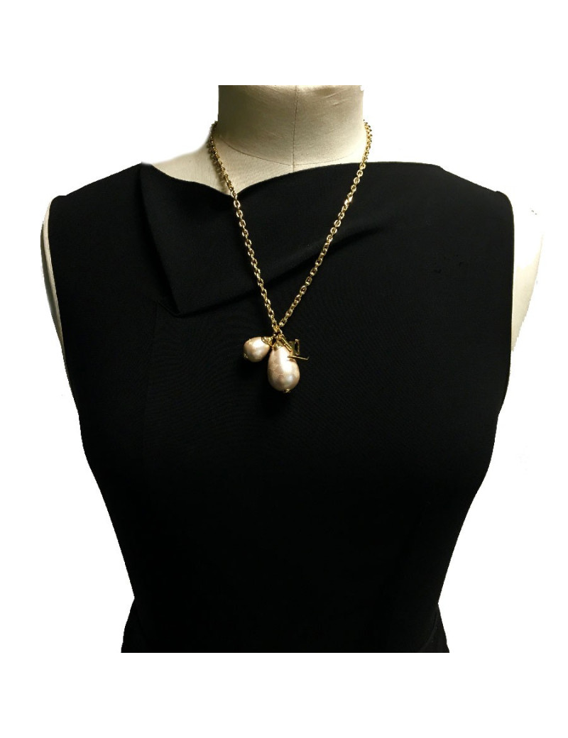 Collier LOUIS VUITTON avec une perle goutte nacrée