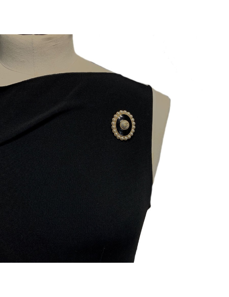 Broche CHANEL ovale sertie de perles nacrées