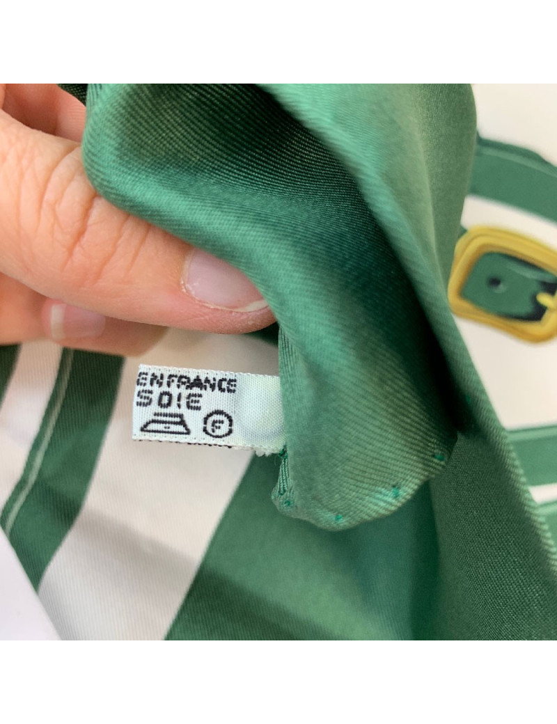 Carré HERMES Brides de Gala en soie verte