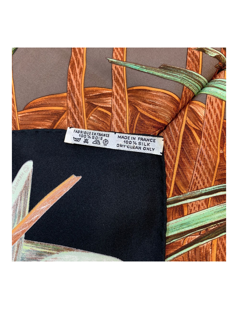 Carré  HERMÈS 100 % soie "Jardin Créole"