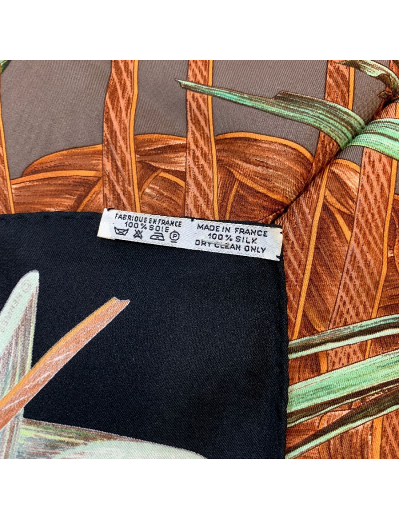 Carré  HERMÈS 100 % soie "Jardin Créole"