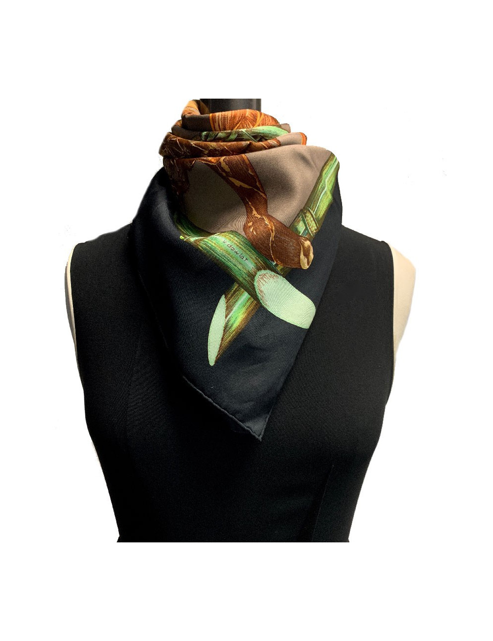 Carré  HERMÈS 100 % soie "Jardin Créole"