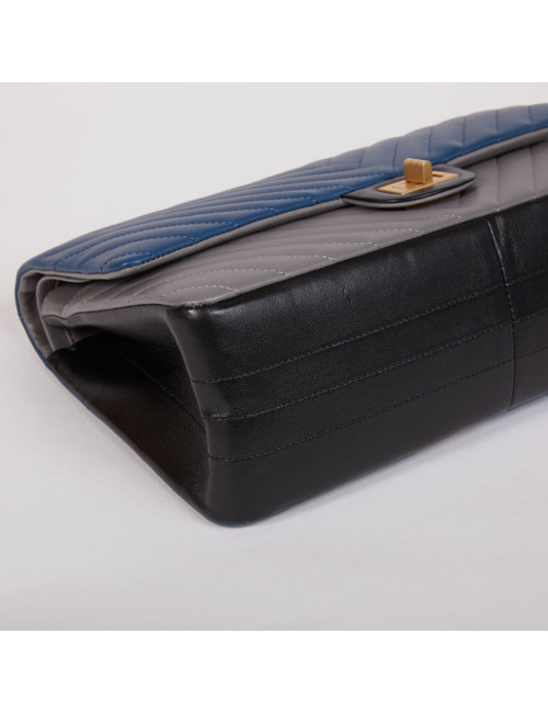 Sac CHANEL 2.55 chevron cuir tricolore bleu gris noir