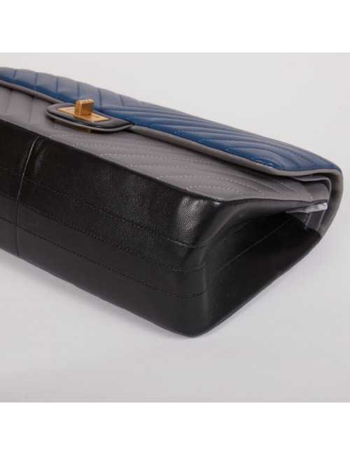 Sac CHANEL 2.55 chevron cuir tricolore bleu gris noir