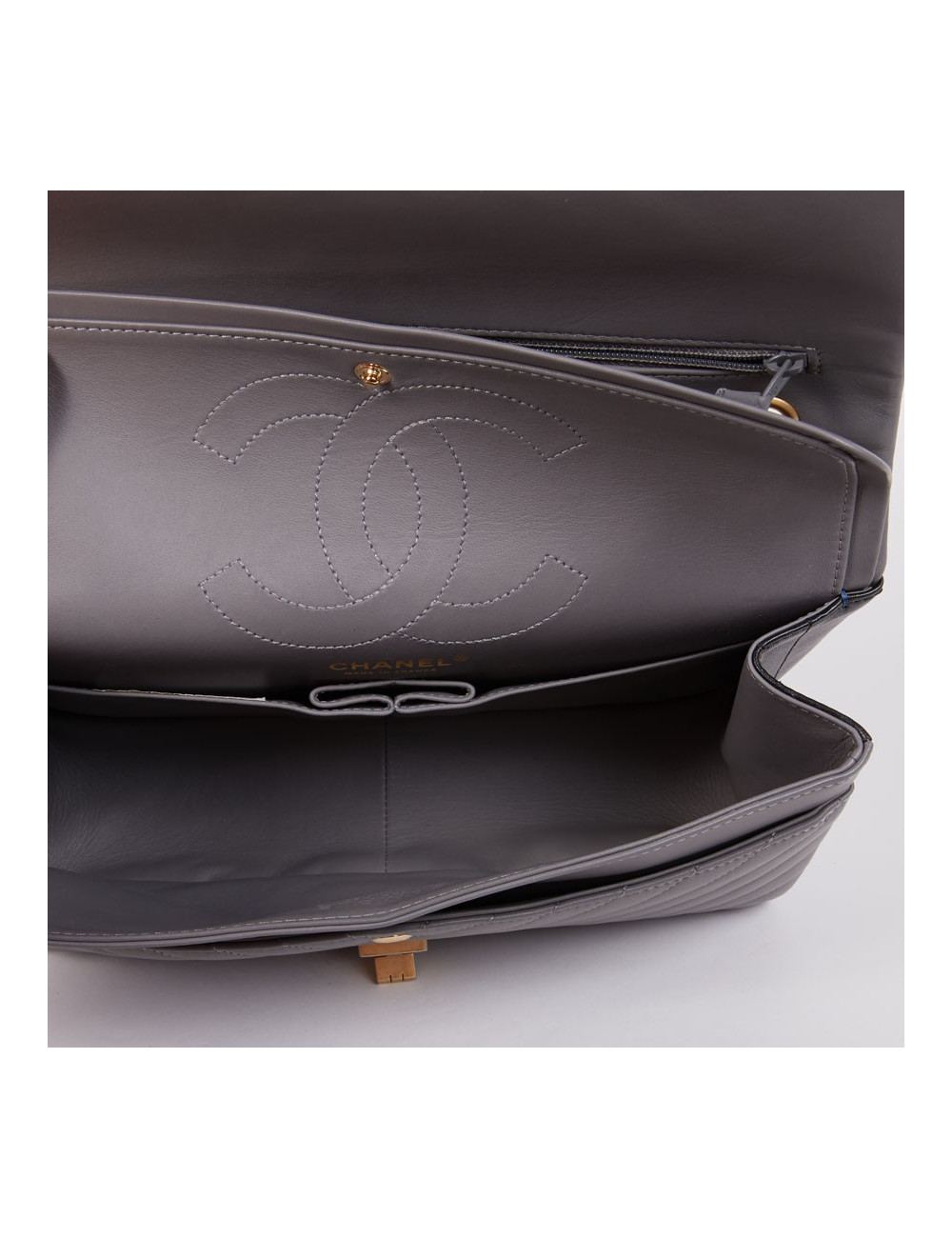 Sac CHANEL 2.55 chevron cuir tricolore bleu gris noir