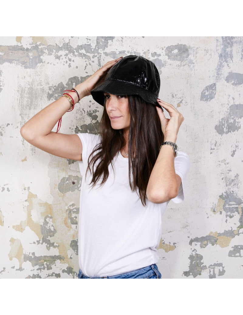 Chapeau de pluie CHANEL noir verni