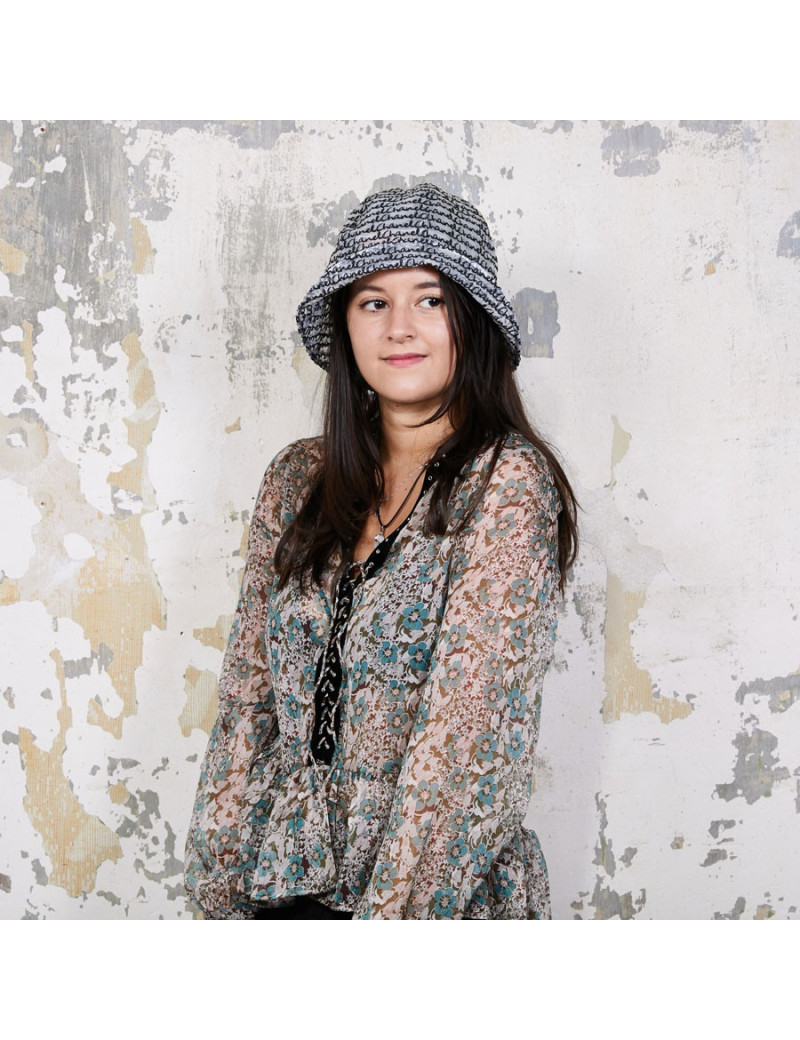 Chapeau CHANEL de pluie siglé "Chanel" blanc et noir