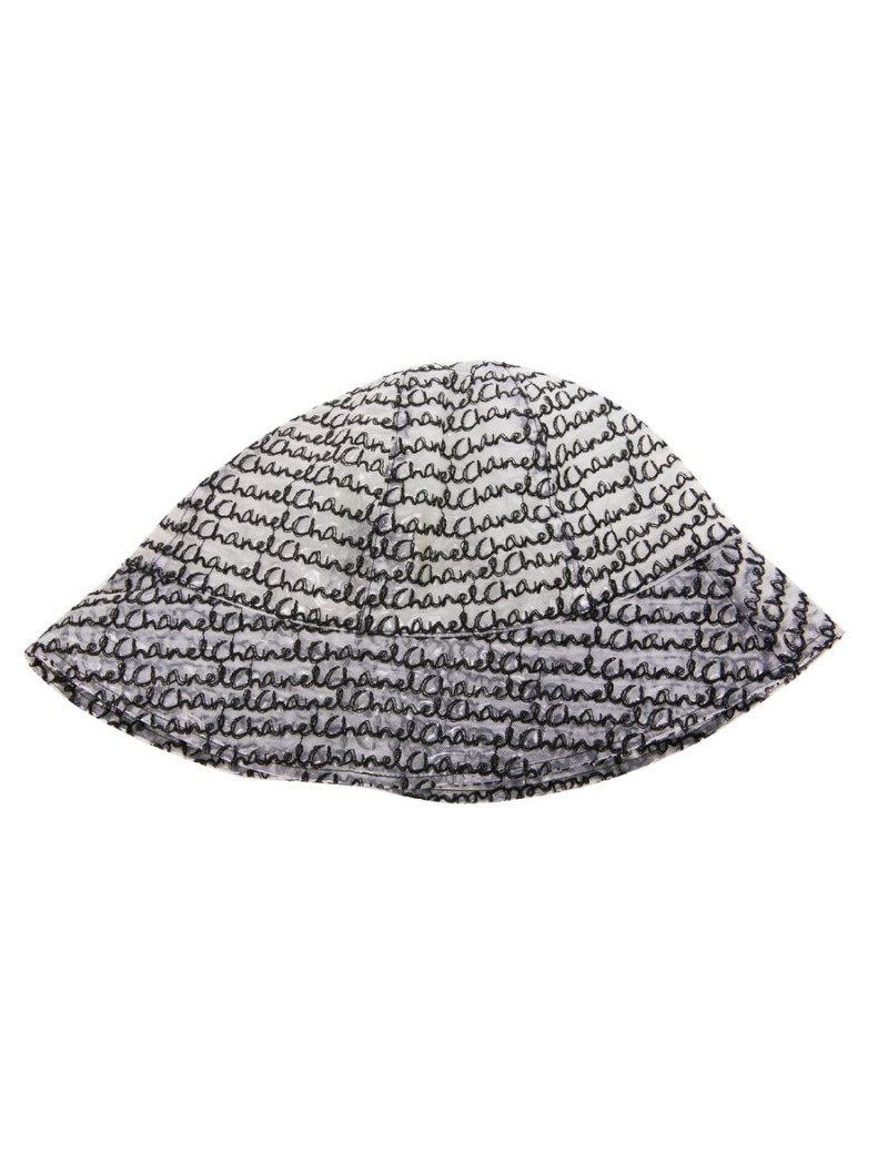 Chapeau CHANEL de pluie siglé "Chanel" blanc et noir