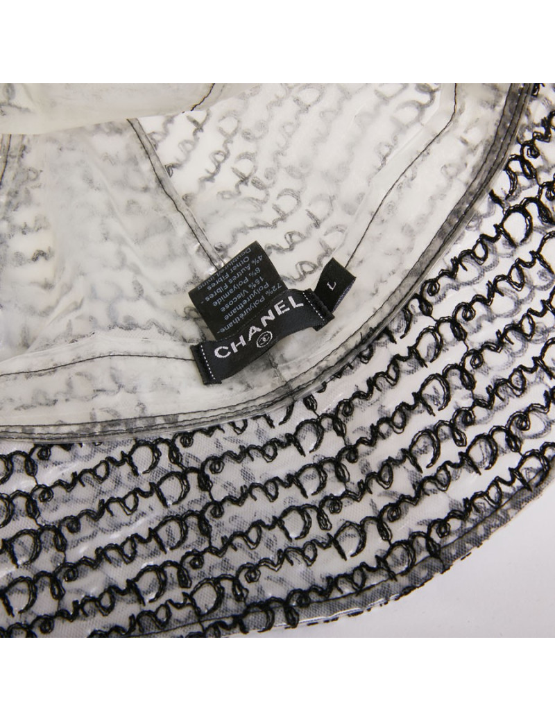 Chapeau CHANEL de pluie siglé "Chanel" blanc et noir