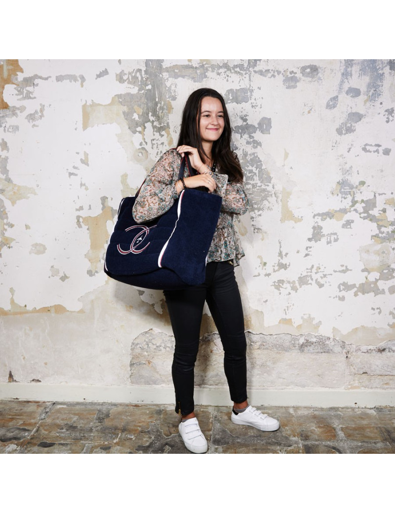 Sac CHANEL Airlines argent et sa serviette de plage bleue marine