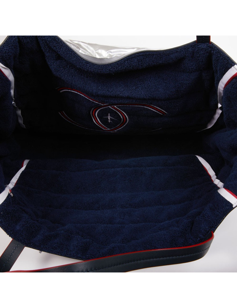 Sac CHANEL Airlines argent et sa serviette de plage bleue marine