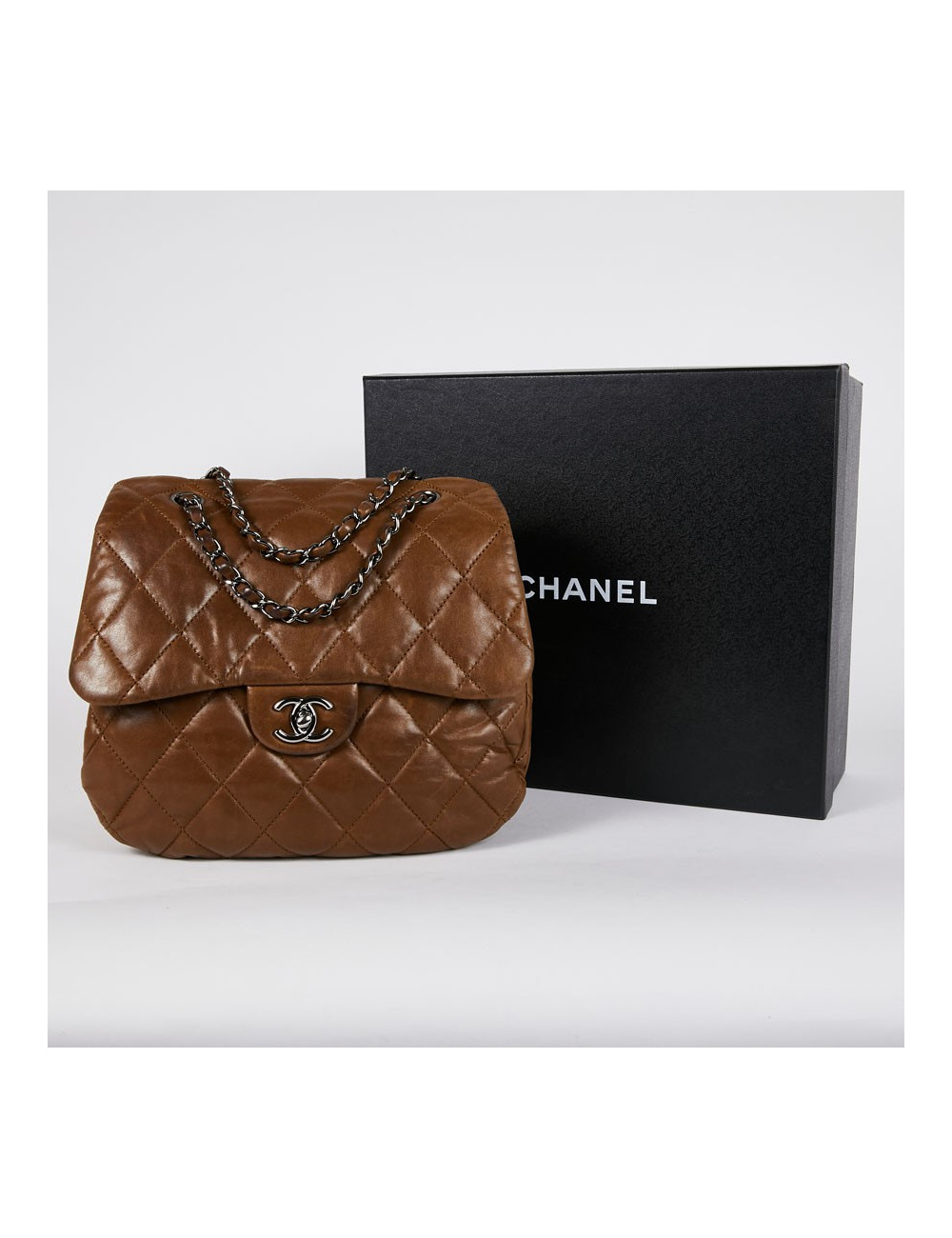 Sac CHANEL cuir d'agneau marron souple matelassé