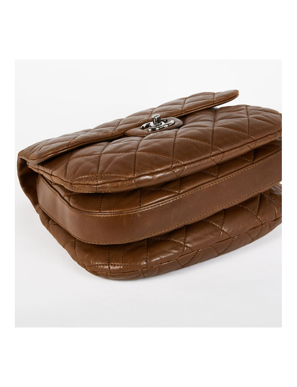 Sac CHANEL cuir d'agneau marron souple matelassé