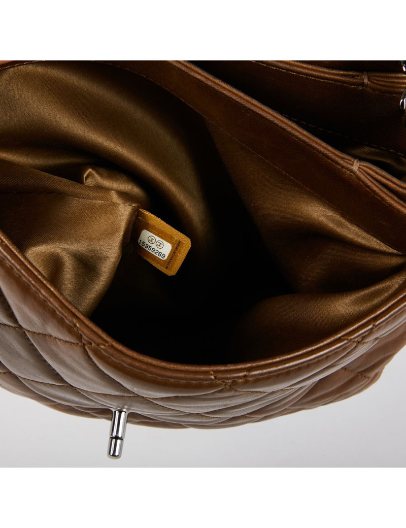 Sac CHANEL cuir d'agneau marron souple matelassé