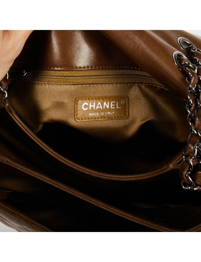 Sac CHANEL cuir d'agneau marron souple matelassé