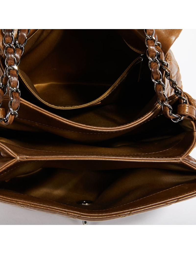 Sac CHANEL cuir d'agneau marron souple matelassé