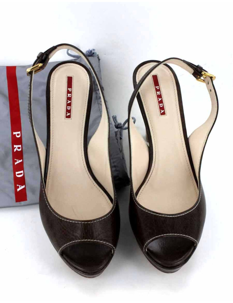 Escarpins PRADA en cuir marron T 39