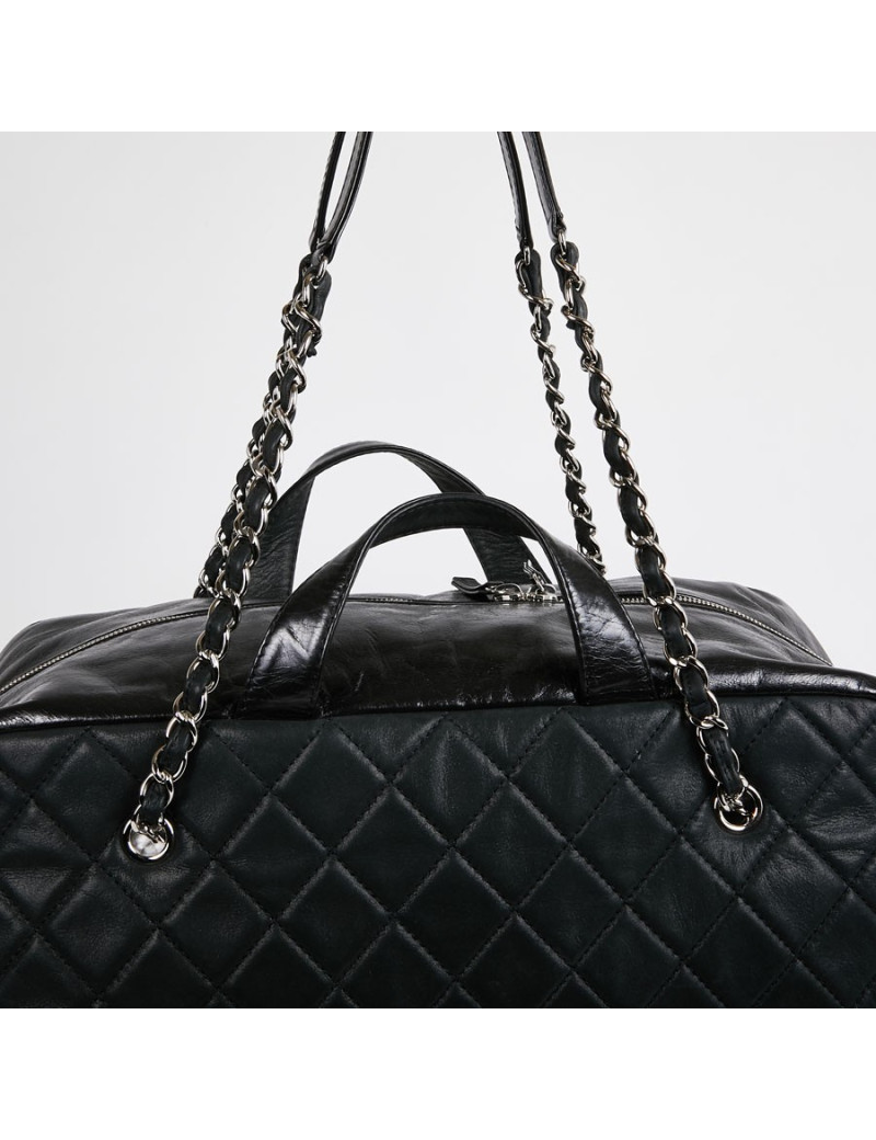 Sac cabas CHANEL cuir matelassé noir mat et cuir verni vieilli