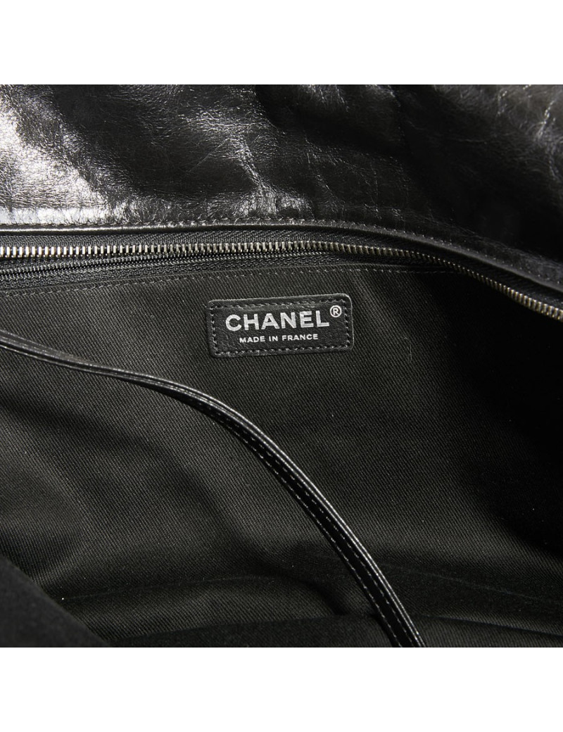 Sac cabas CHANEL cuir matelassé noir mat et cuir verni vieilli