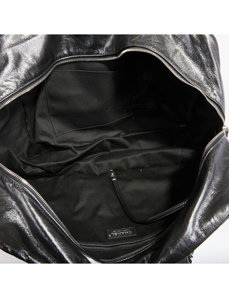 Sac cabas CHANEL cuir matelassé noir mat et cuir verni vieilli