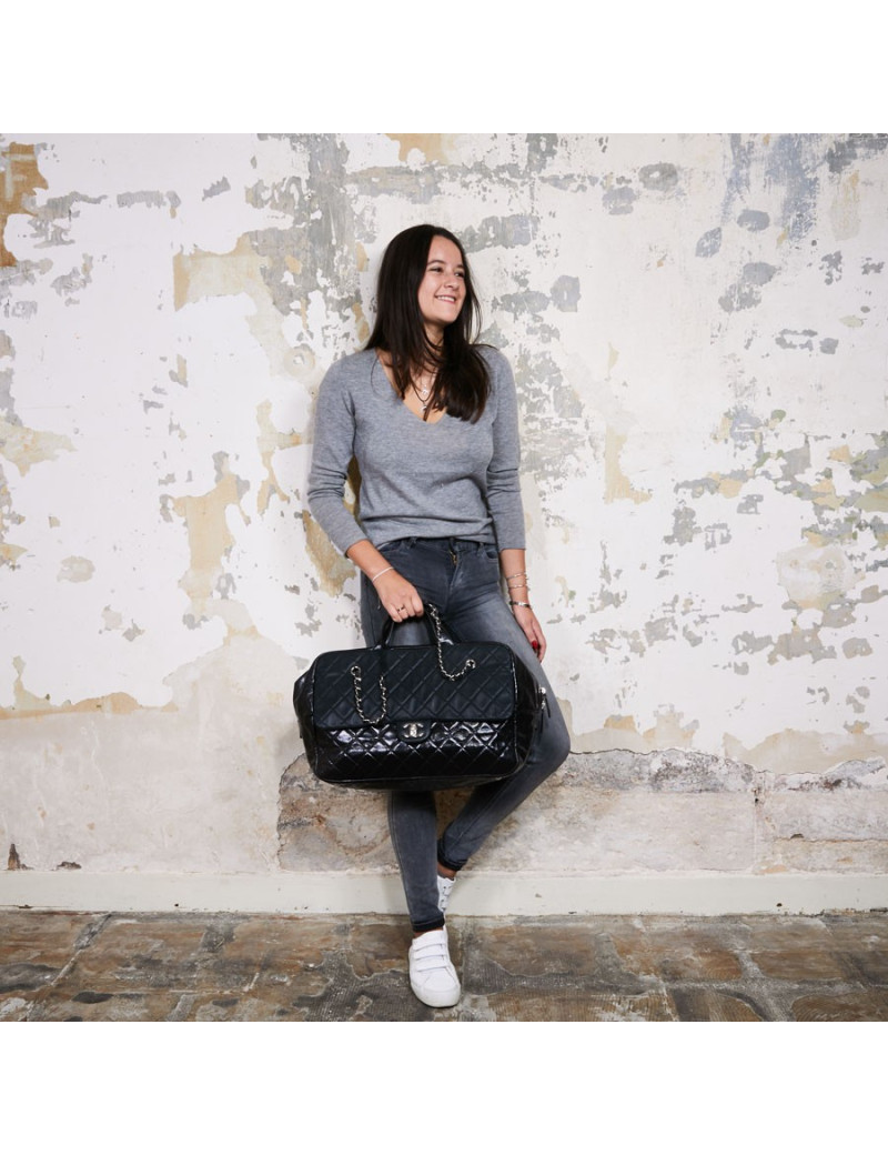 Sac cabas CHANEL cuir matelassé noir mat et cuir verni vieilli