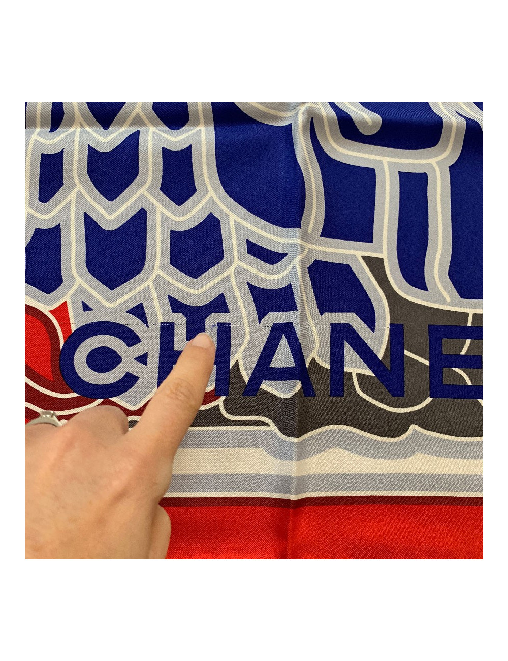 Carré CHANEL 100% soie