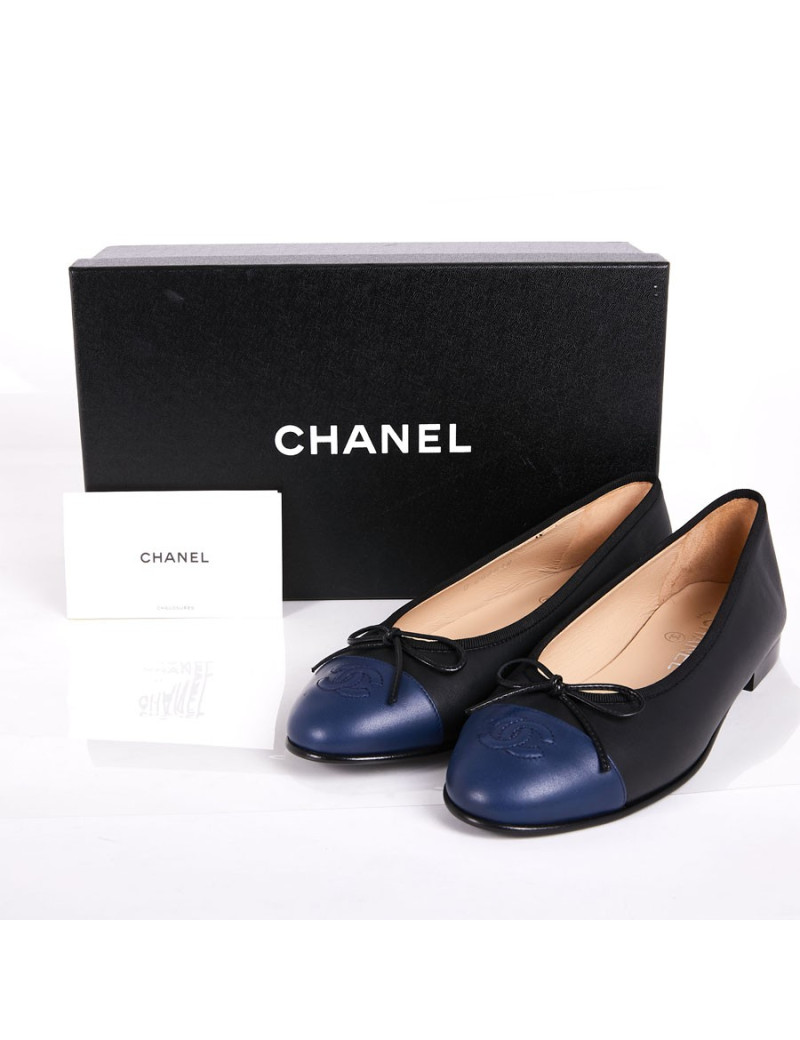 Ballerines T 38.5 CHANEL bicolores noires et bleues