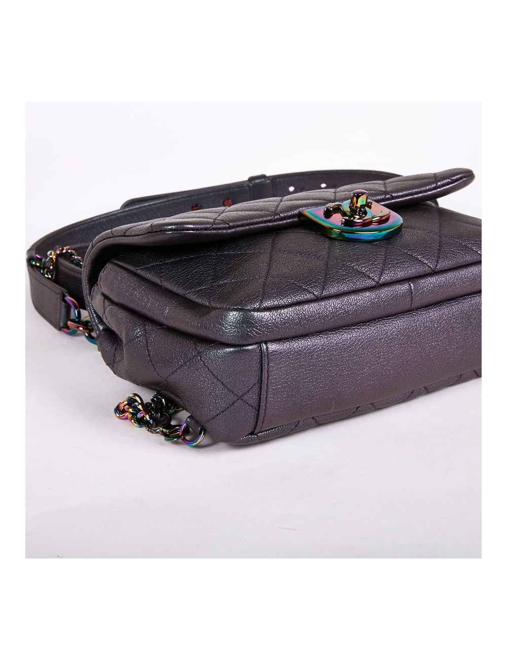 Sac CHANEL cuir de veau matelassé irisé mauve