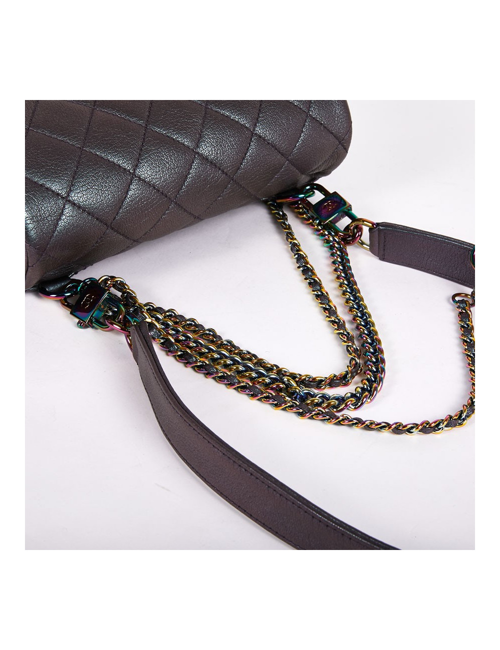Sac CHANEL cuir de veau matelassé irisé mauve