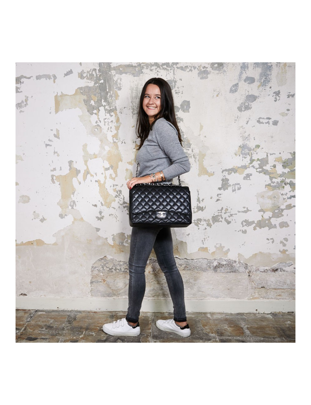 Sac jumbo CHANEL cuir caviar noir