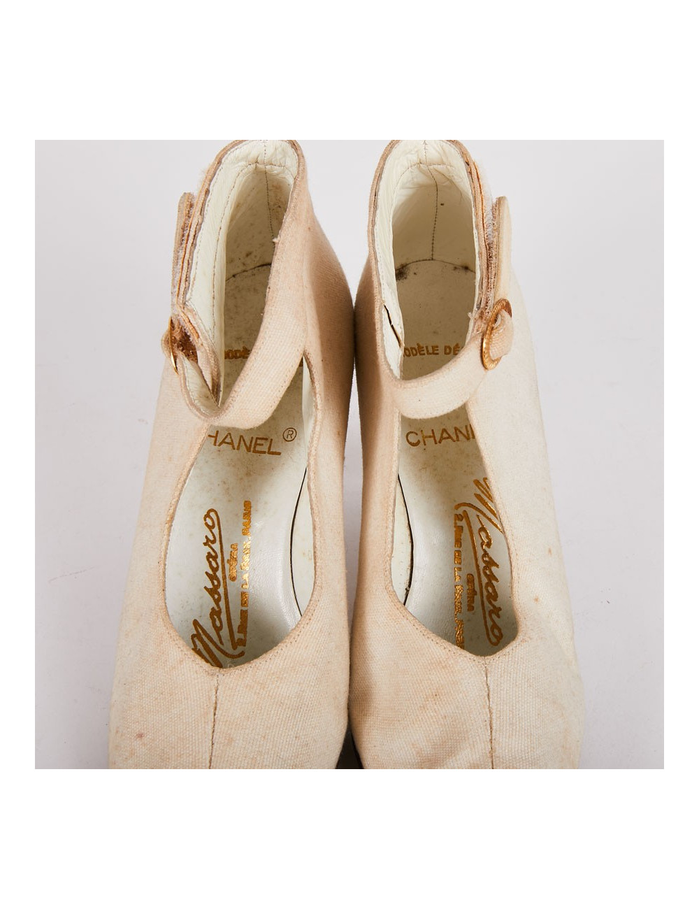 Escarpins Chanel T39 en toile de paille beige et noir