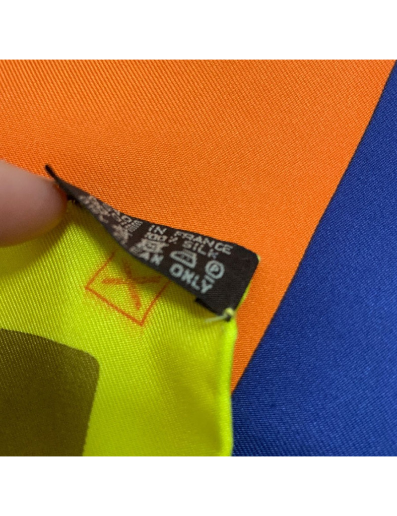 Carré 90 x90 HERMES soie 100%