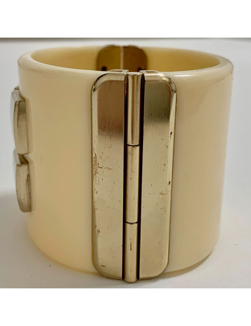 Manchette CHANEL plexiglass ivoire et métal doré 
