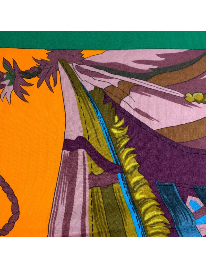  Chale HERMES 140 'Cuirs du désert' en cachemire et soie verte