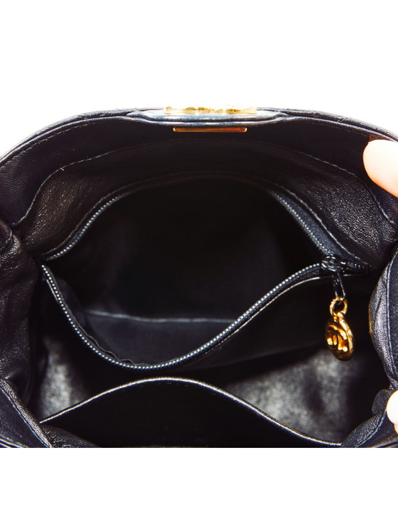Sac vintage CHANEL cuir matelassé noir