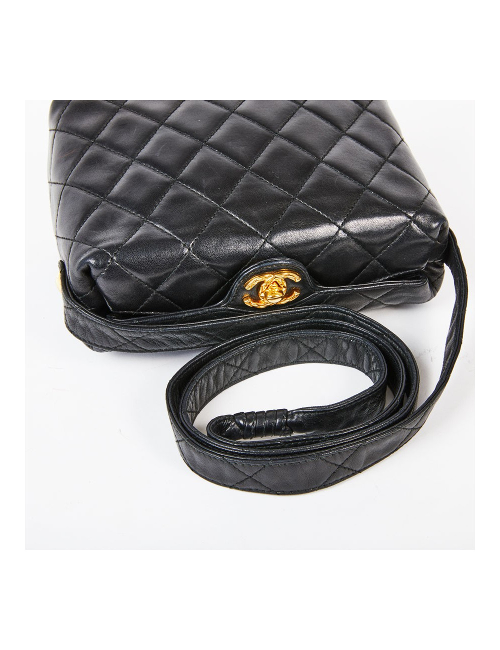 Sac vintage CHANEL cuir matelassé noir