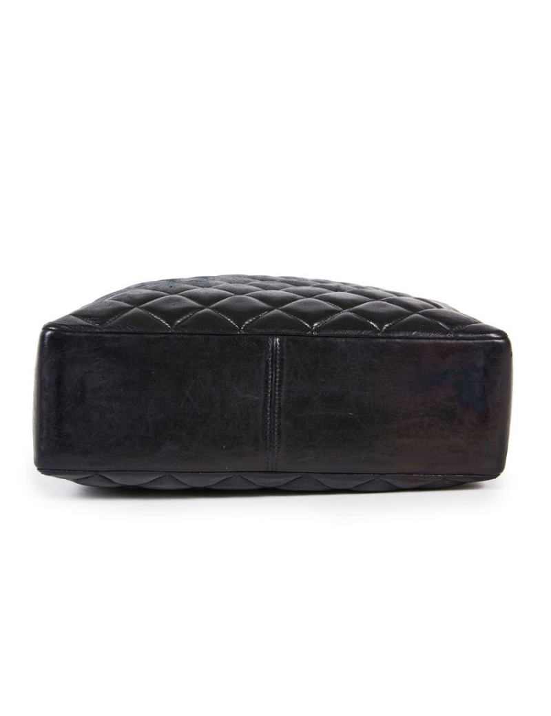 Sac seau CHANEL vintage cuir lisse noir matelassé