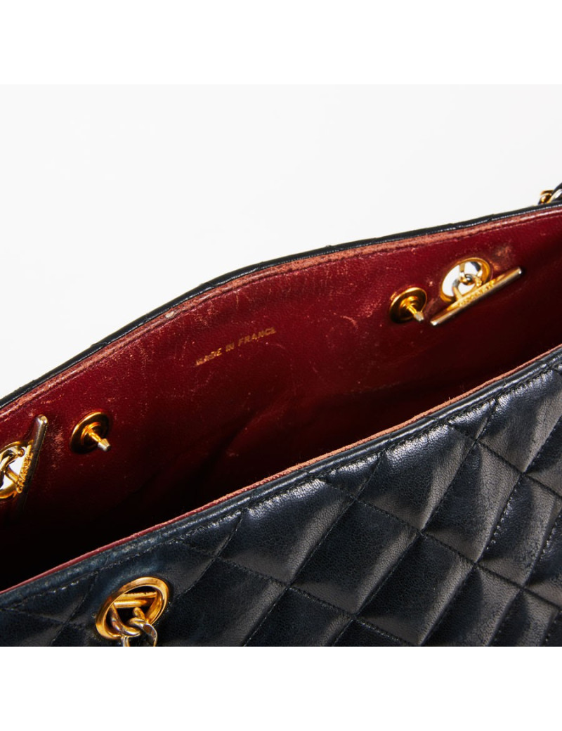 Sac seau CHANEL vintage cuir lisse noir matelassé