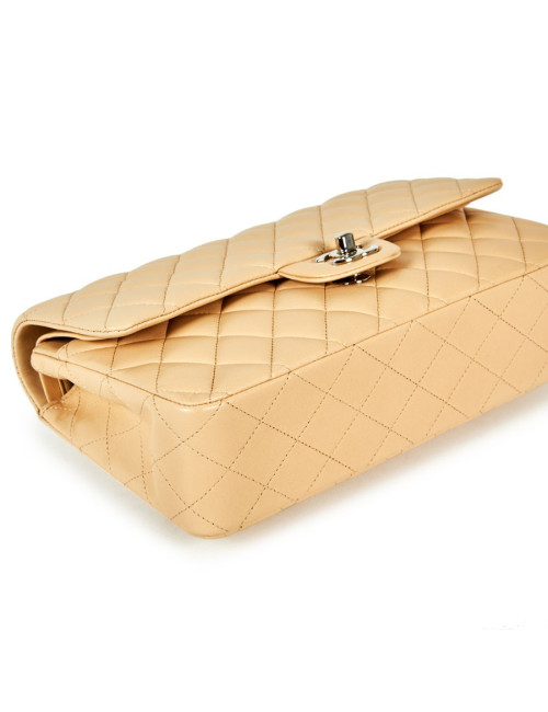 Sac Timeless CHANEL cuir lisse matelassé beige