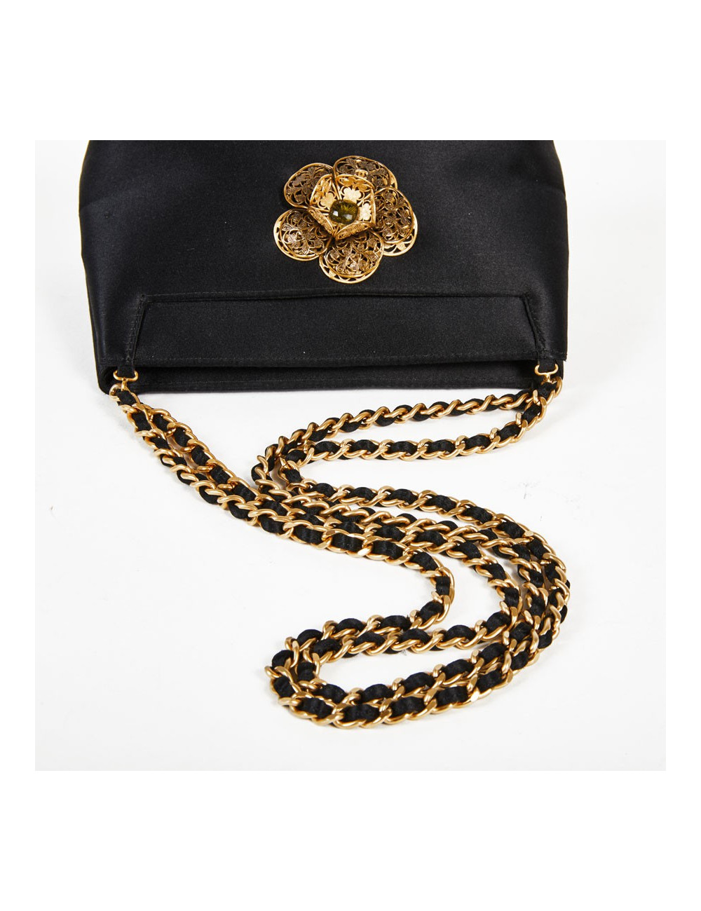 Sac du soir CHANEL satin noir et camélia