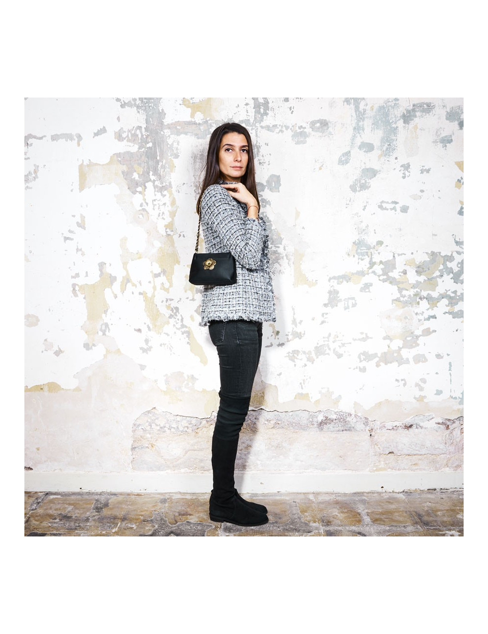 Sac du soir CHANEL satin noir et camélia