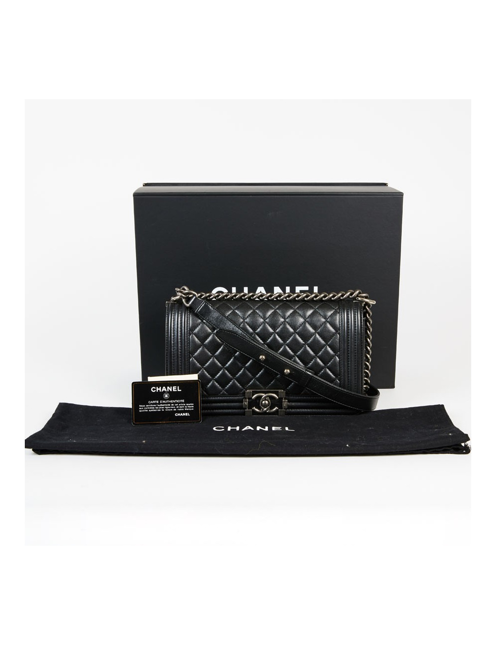 Sac Boy CHANEL cuir d'agneau matelassé noir