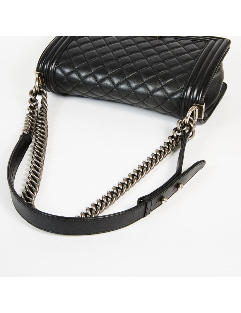 Sac Boy CHANEL cuir d'agneau matelassé noir