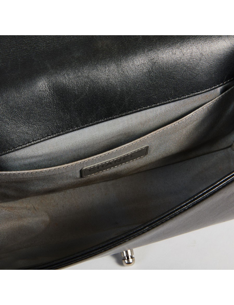 Sac Boy CHANEL cuir d'agneau matelassé noir