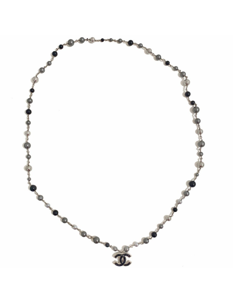 Sautoir CHANEL en perles grises, noires, argentées 
