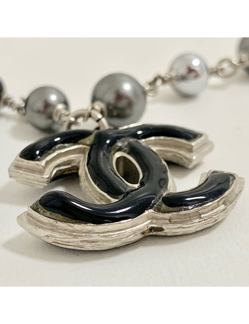 Sautoir CHANEL en perles grises, noires, argentées 
